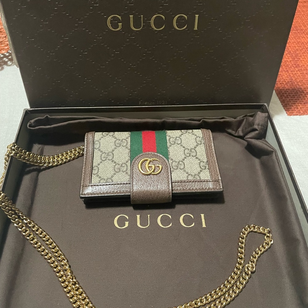 Authentic Gucci Ophelia GG Supreme Canvas iPhone 7/8 Case.